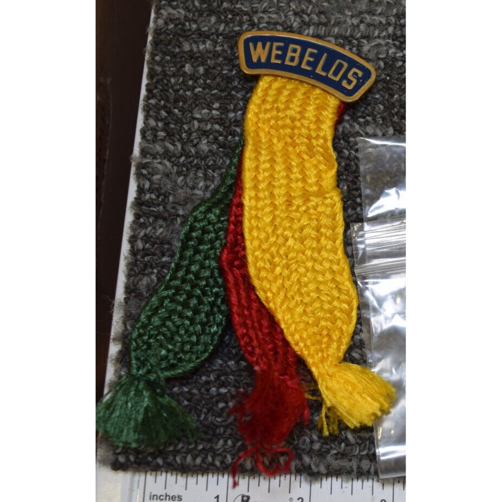 BSA Cub Scouts‎ Webelos Tri-Color Shirt Shoulder Cloth Pin Ribbons Badge Award